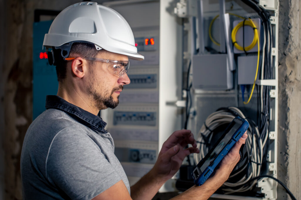 electrical contractor leads Ontario